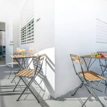 Comfy 2Br In Condado. Short Walk To The Beach.